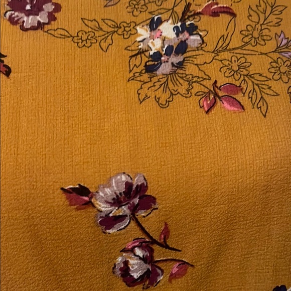 🌹Rewind Gold Asymmetrical Ruffled Blouse - Picture 3 of 8